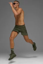 Alo Pantalón Corto Repetition Verde - Imagen 4