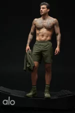 Alo Pantalón Corto Repetition Verde - Imagen 7