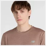 New Balance Athletics Tee Marrón - Imagen 2