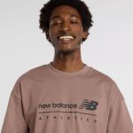 New Balance Linear Grapfic SS Tee Marrón - Imagen 2