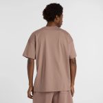 New Balance Linear Grapfic SS Tee Marrón - Imagen 3