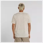 New Balance Athletics Printed SS Tee Crema - Imagen 3