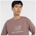 New Balance Athletics Logo SS Tee Marrón - Imagen 2
