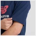 New Balance Athletics Logo SS Tee Azul - Imagen 5