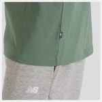 New Balance Athletics Premium Relaxed Chest Logo Tee Verde - Imagen 5