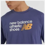 New Balance Athletics Premium Relaxed Chest Logo Tee Morado - Imagen 2