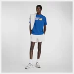 New Balance Athletics Premium Relaxed Chest Logo Tee Azul - Imagen 8