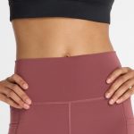 New Balance Sleek Pocket High Rise Shorts Rojo - Imagen 4